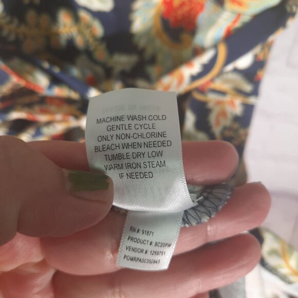 Sahalie Cotton Short Sleeve Stretchy Floral V Neck Dress - Picture 12 of 12